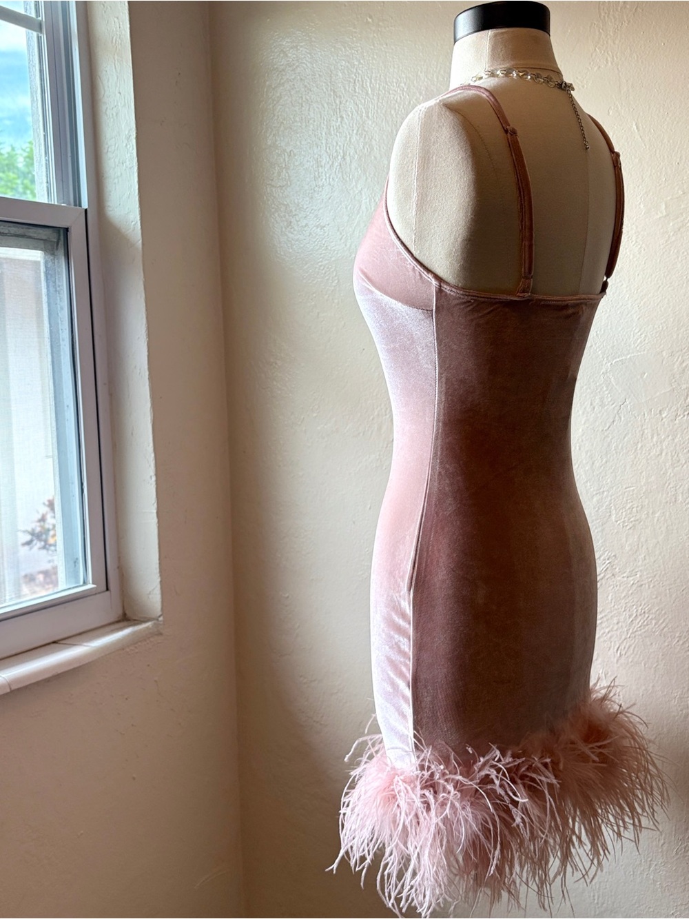 Fashion Nova Pink Velvet Feather Bodycon Dress Size S Mini Bling Gem Necklace - Picture 3 of 15